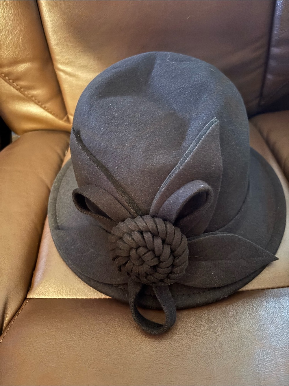 Classic Women's Felt Cloche Hat with Braided Rosette - Black